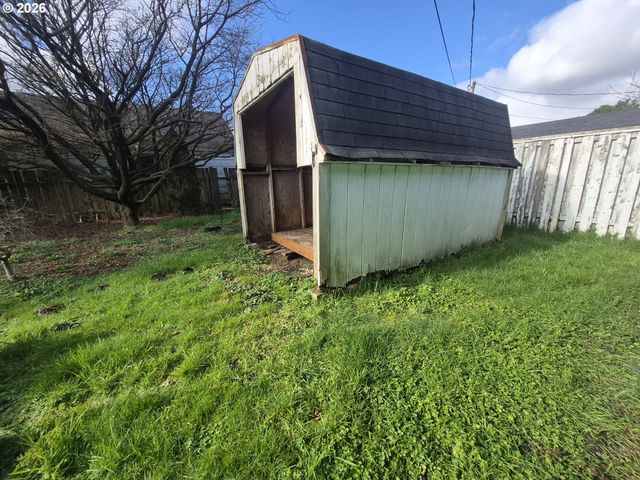 4005 ELMWOOD St, Tillamook, OR 97141