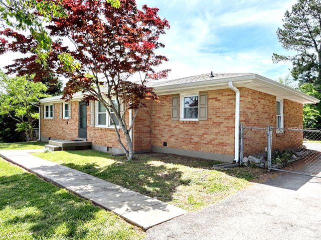 850 Glendale Dr, Clarksville, TN 37043