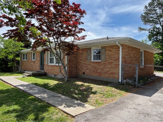 850 Glendale Dr, Clarksville, TN 37043