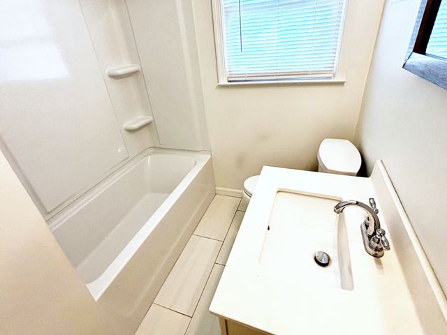 850 Glendale Dr, Clarksville, TN 37043