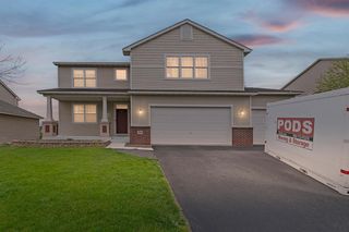 2061 Winterberry Lane, Shakopee, MN 55379