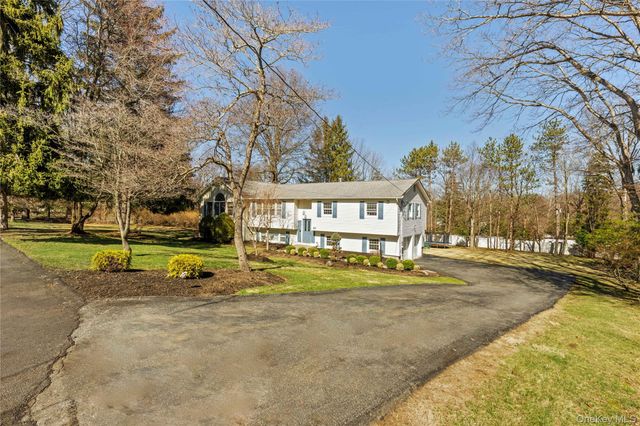 20 Dale Road, Airmont, NY 10952