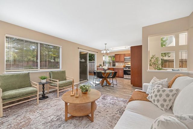 8749 White Cedar Ln, Elk Grove, CA 95758