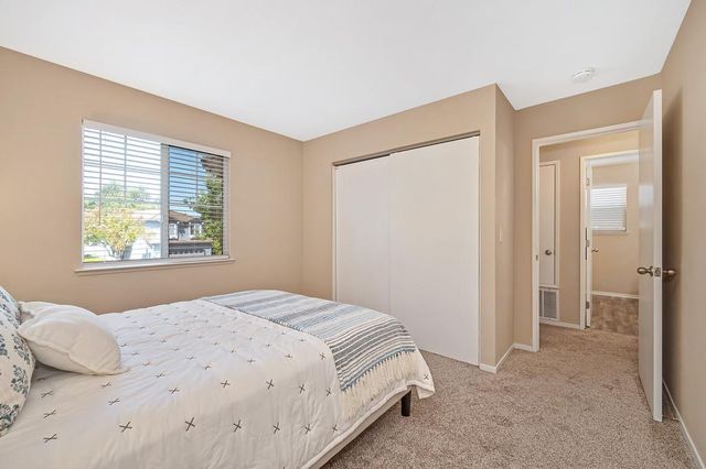 8749 White Cedar Ln, Elk Grove, CA 95758