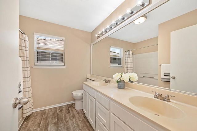 8749 White Cedar Ln, Elk Grove, CA 95758