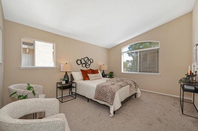 8749 White Cedar Ln, Elk Grove, CA 95758