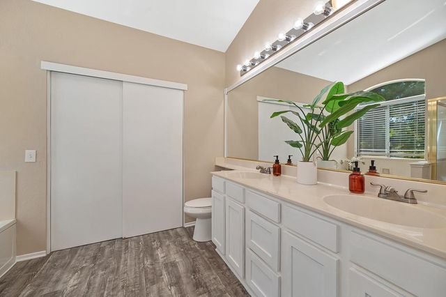 8749 White Cedar Ln, Elk Grove, CA 95758