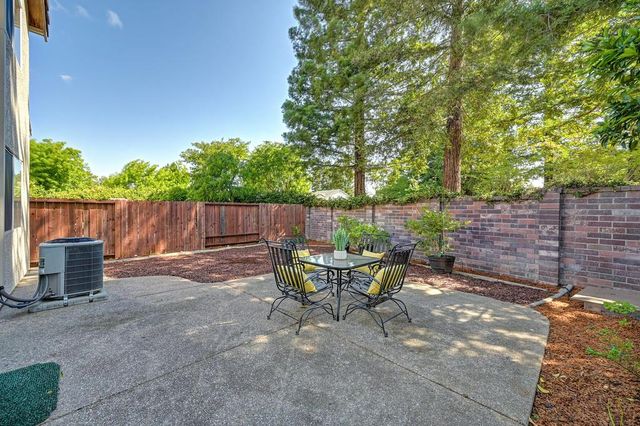 8749 White Cedar Ln, Elk Grove, CA 95758