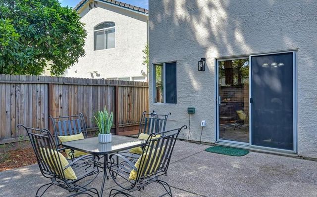 8749 White Cedar Ln, Elk Grove, CA 95758