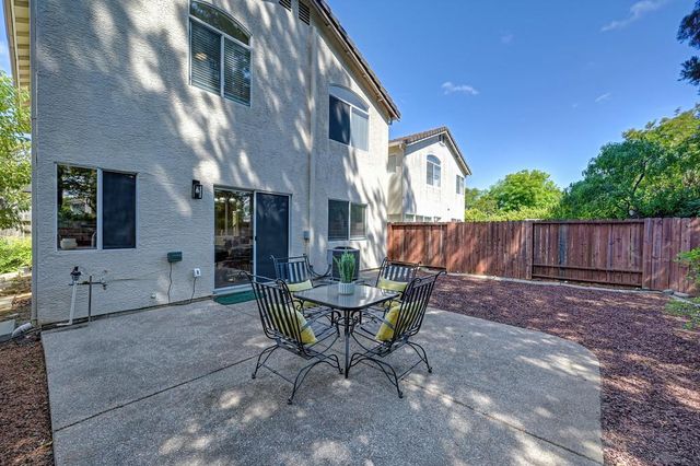 8749 White Cedar Ln, Elk Grove, CA 95758