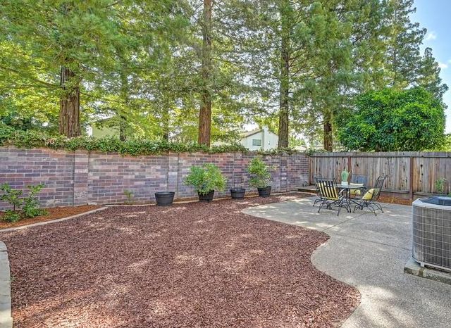 8749 White Cedar Ln, Elk Grove, CA 95758