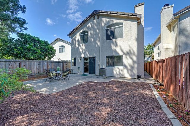 8749 White Cedar Ln, Elk Grove, CA 95758