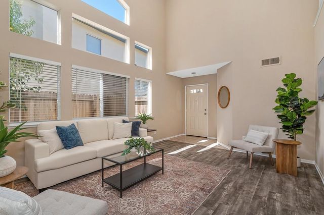 8749 White Cedar Ln, Elk Grove, CA 95758