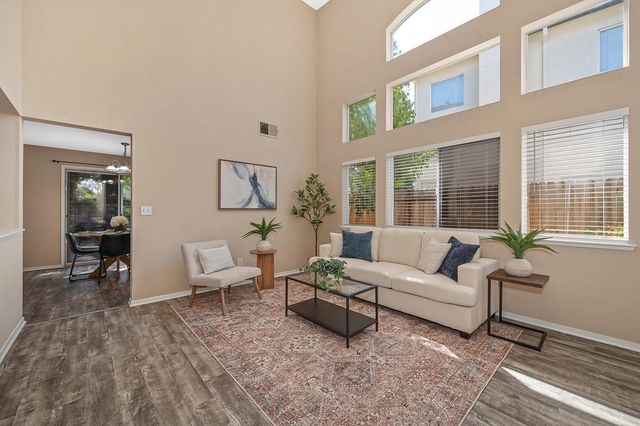 8749 White Cedar Ln, Elk Grove, CA 95758