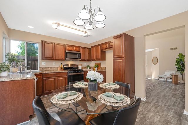 8749 White Cedar Ln, Elk Grove, CA 95758