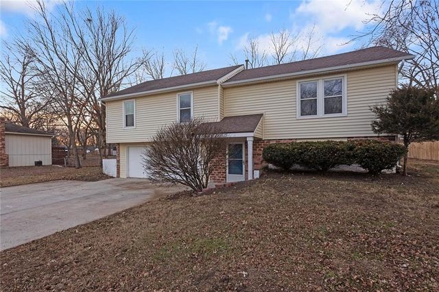 308 17th Avenue N, Greenwood, MO 64034