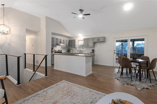 308 17th Avenue N, Greenwood, MO 64034