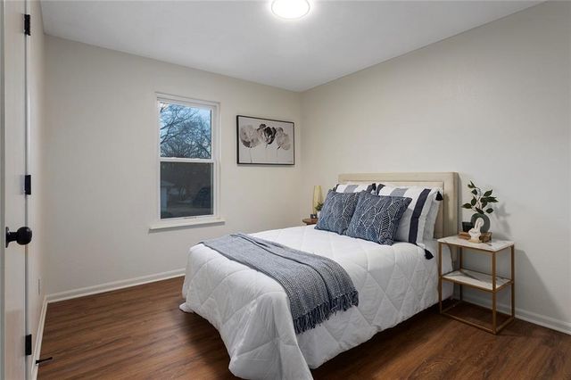 308 17th Avenue N, Greenwood, MO 64034