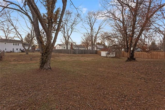 308 17th Avenue N, Greenwood, MO 64034