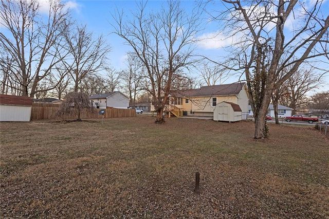 308 17th Avenue N, Greenwood, MO 64034