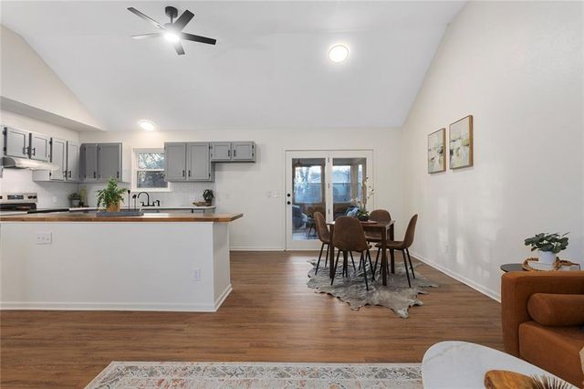 308 17th Avenue N, Greenwood, MO 64034