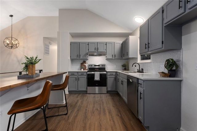 308 17th Avenue N, Greenwood, MO 64034