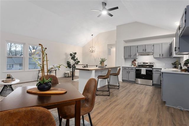 308 17th Avenue N, Greenwood, MO 64034