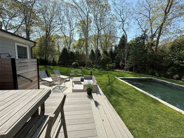 11 Post Crossing, East Quogue, NY 11942