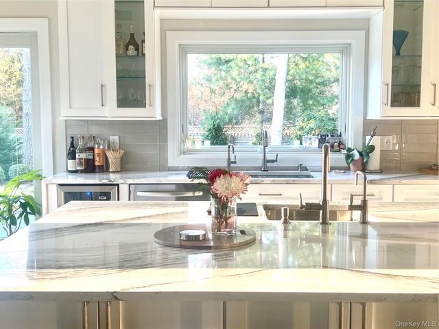 11 Post Crossing, East Quogue, NY 11942