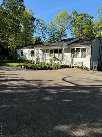 11 Post Crossing, East Quogue, NY 11942