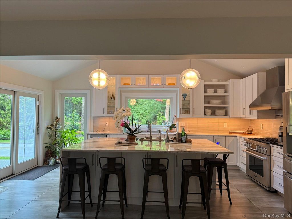 11 Post Crossing, East Quogue, NY 11942