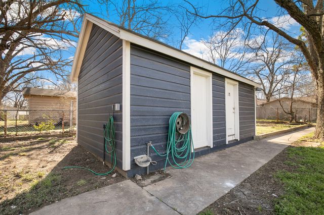 114 Otis Street, Whitesboro, TX 76273