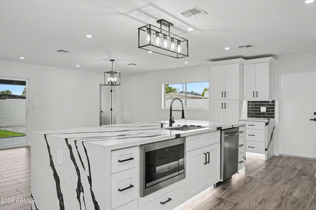 3117 E SWEETWATER Avenue, Phoenix, AZ 85032