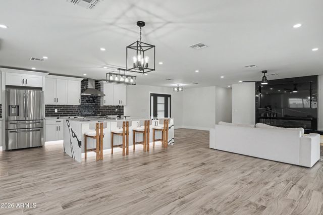 3117 E SWEETWATER Avenue, Phoenix, AZ 85032