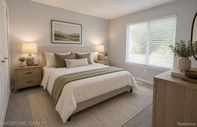 21130 Parkplace Lane, Clinton Township, MI 48036