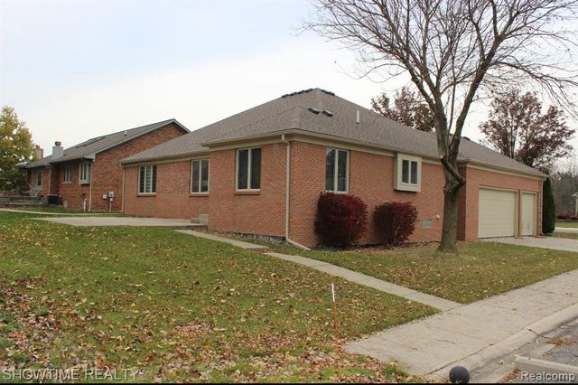 21130 Parkplace Lane, Clinton Township, MI 48036