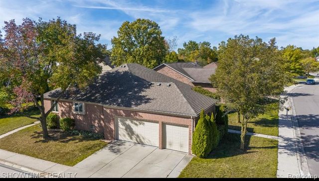 21130 Parkplace Lane, Clinton Township, MI 48036