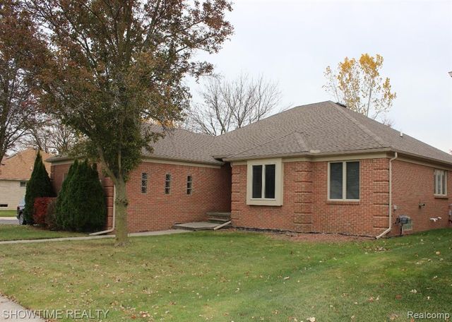 21130 Parkplace Lane, Clinton Township, MI 48036