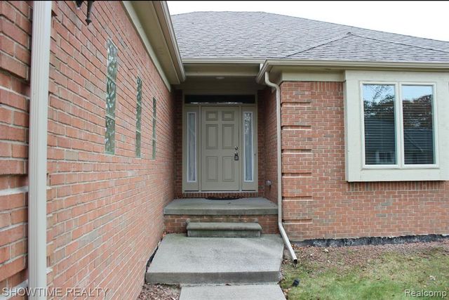 21130 Parkplace Lane, Clinton Township, MI 48036
