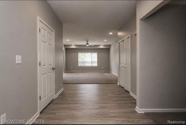 21130 Parkplace Lane, Clinton Township, MI 48036