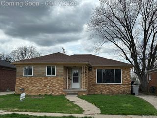 23701 Coyle Street, Oak Park, MI 48237