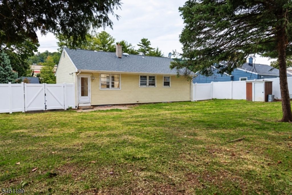 627 Warfield Rd, North Plainfield Boro, NJ 07063 — photo 3