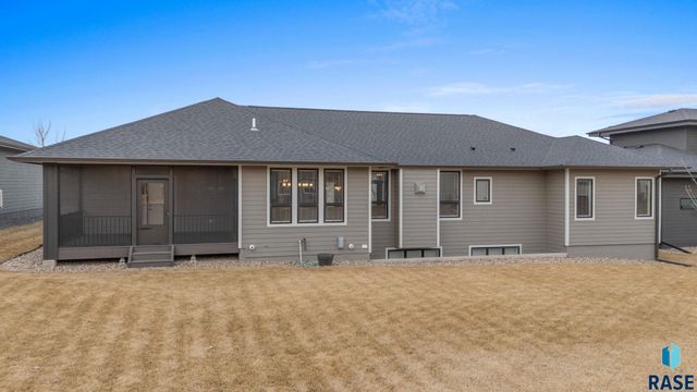 204 N Autumnwood Ct Court, Sioux Falls, SD 57110