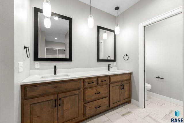 204 N Autumnwood Ct Court, Sioux Falls, SD 57110