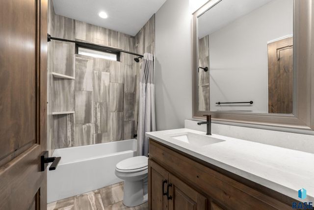 204 N Autumnwood Ct Court, Sioux Falls, SD 57110