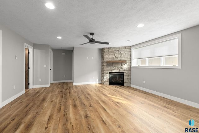 204 N Autumnwood Ct Court, Sioux Falls, SD 57110