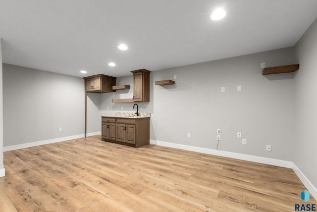 204 N Autumnwood Ct Court, Sioux Falls, SD 57110