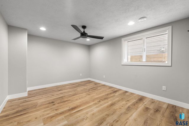 204 N Autumnwood Ct Court, Sioux Falls, SD 57110