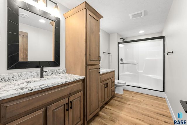 204 N Autumnwood Ct Court, Sioux Falls, SD 57110