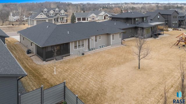204 N Autumnwood Ct Court, Sioux Falls, SD 57110